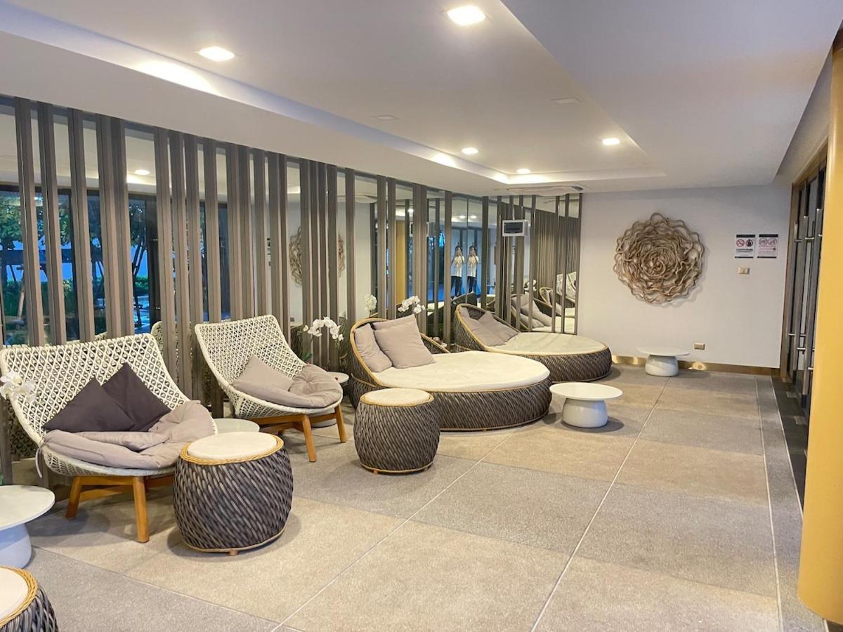 Apartment Luxury Amenities And View *