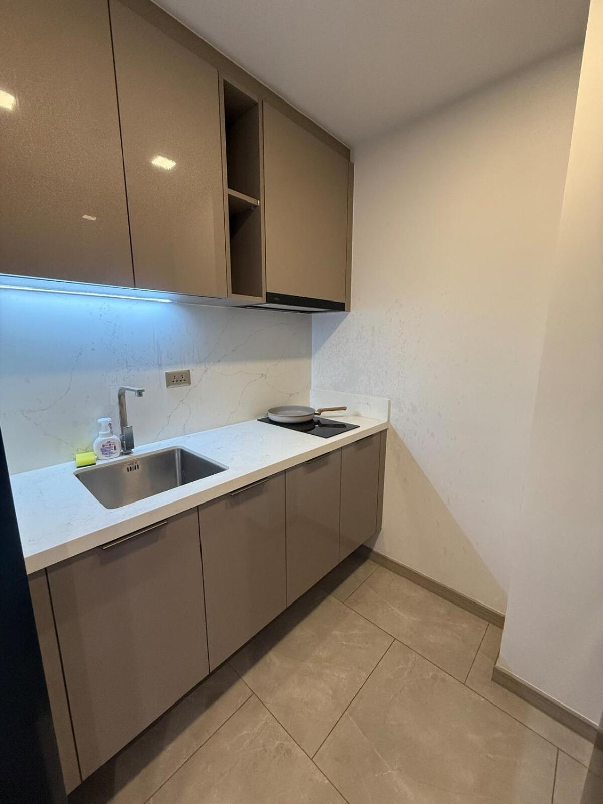 Luxury Amenities And View Apartment *