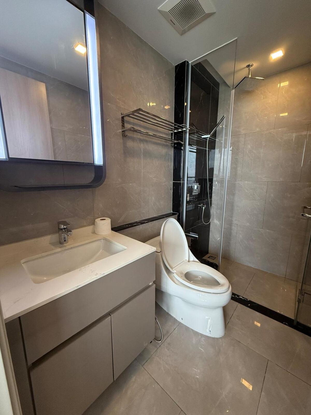 Apartment Luxury Amenities And View Bangkok