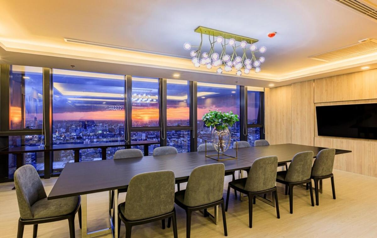 Luxury Amenities And View Apartment Bangkok