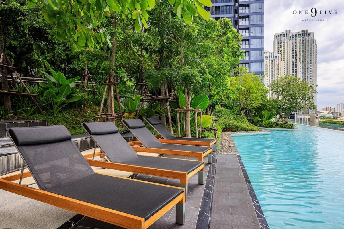 Luxury Amenities And View *