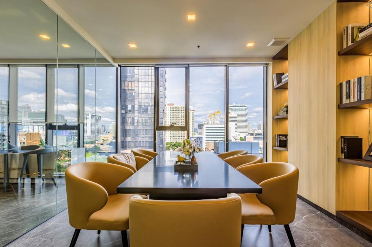 Apartment Luxury Amenities And View