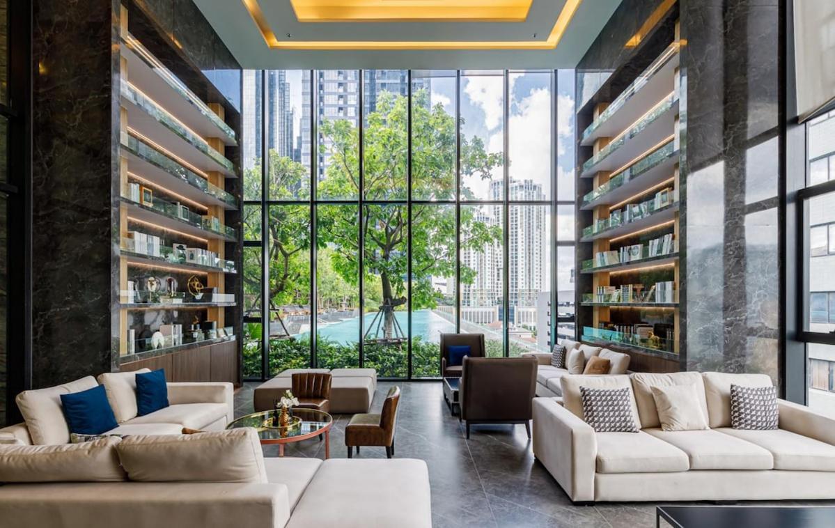 Luxury Amenities And View