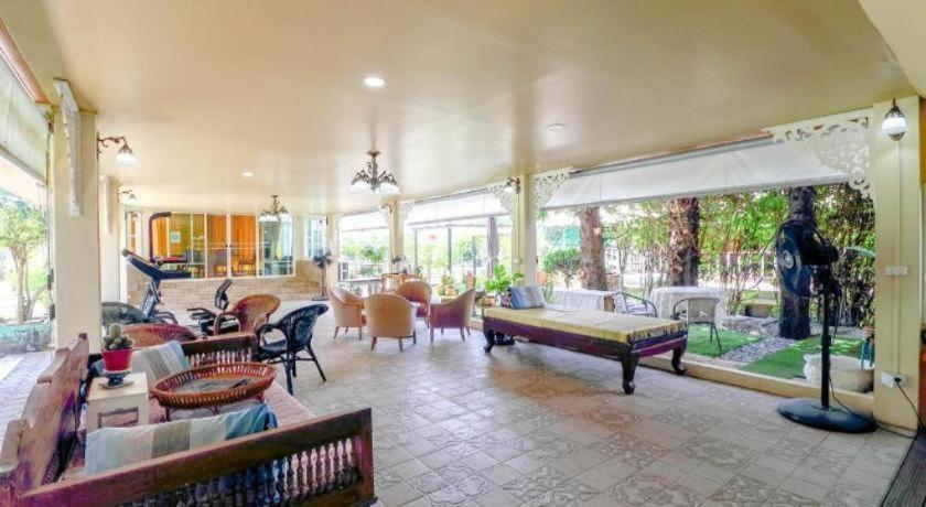 Oyo 750 Baan Suan Ampond Hotel
