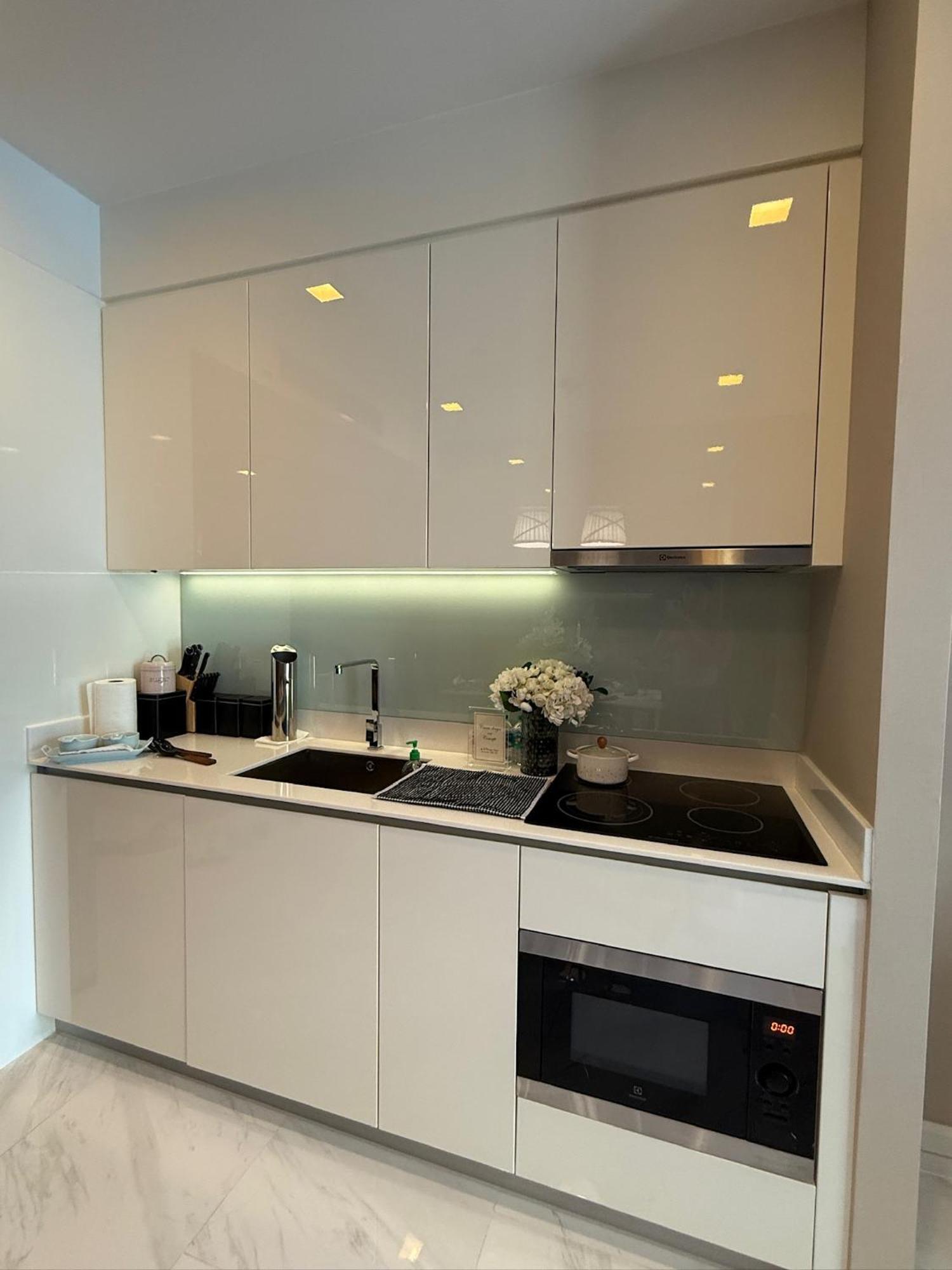 Luxury Sukhumvit Asoke Nana 65 Sqm Sleeps 4 Apartment *