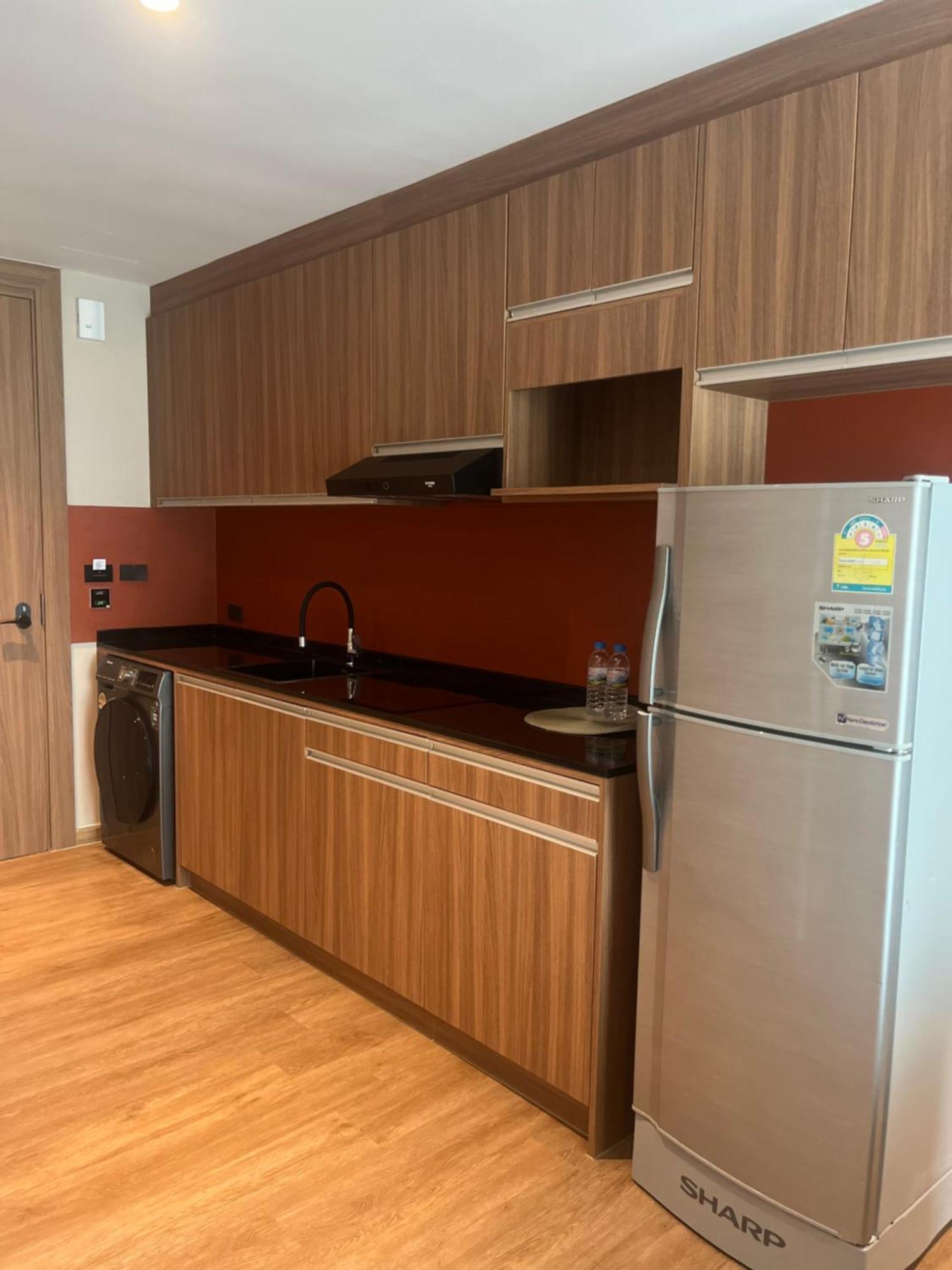 Spacious Bedroom- 2 Mins From Train Station Appartement