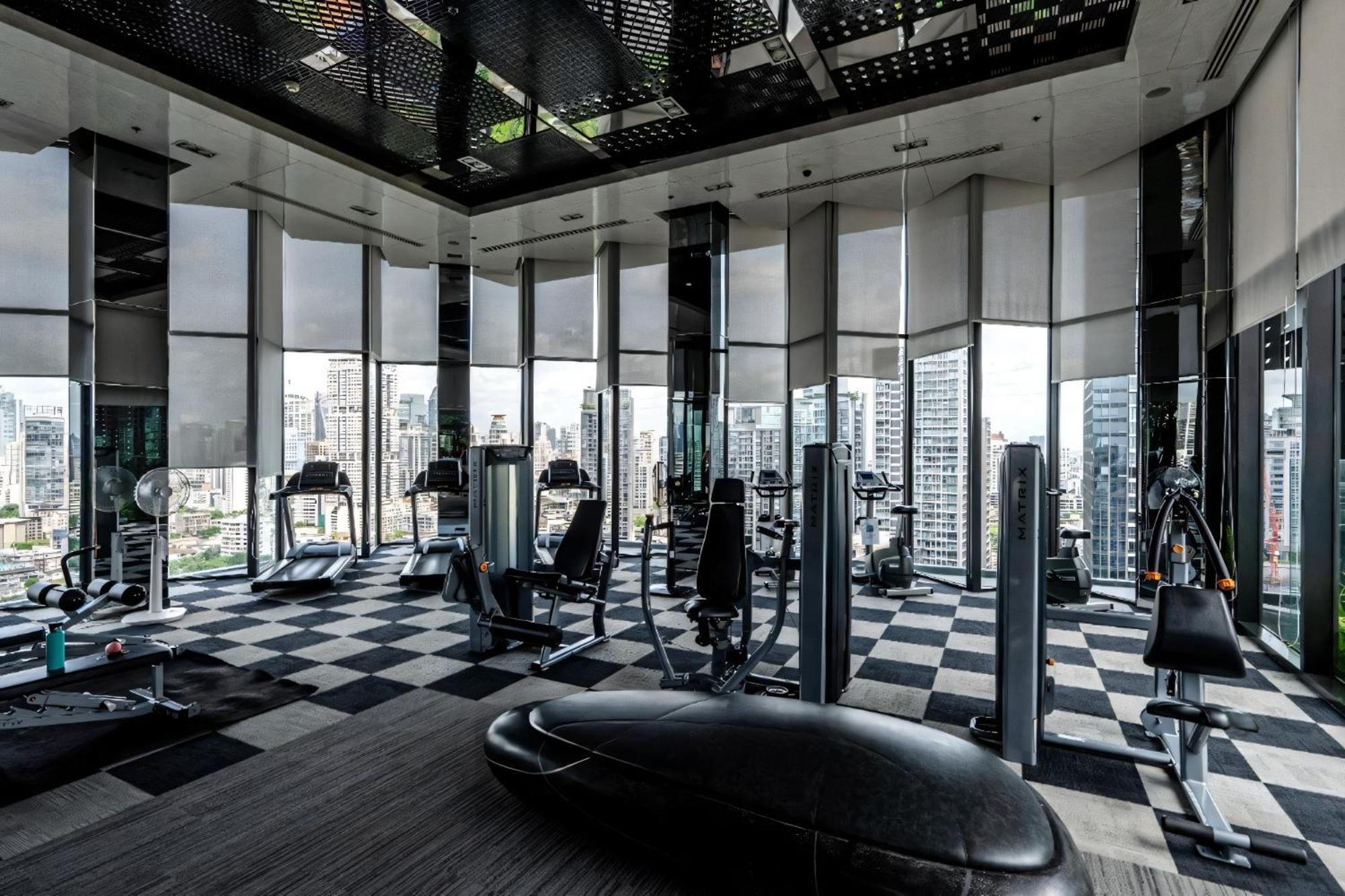 5 Star Sukhumvit Infinity Pool Gym Sauna Apartment *