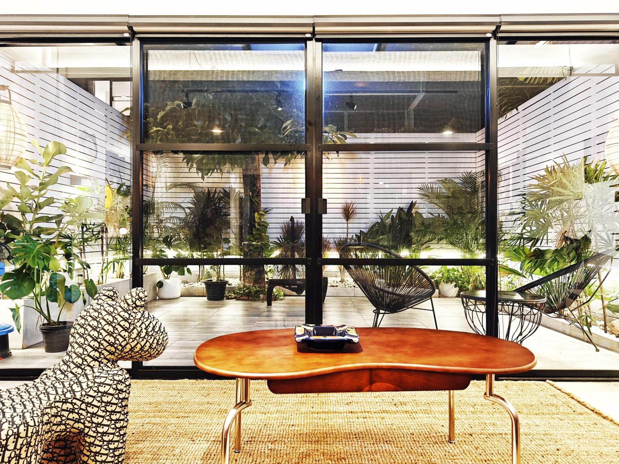 4br Modern Art With Free Wi-fi Netflix Vinyl Bangkok