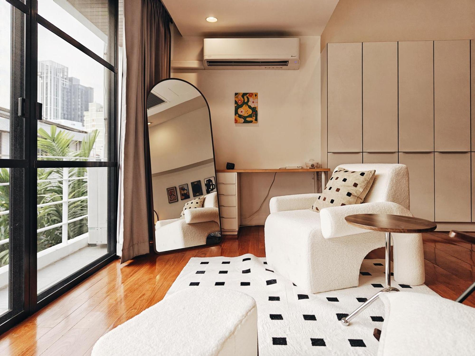 4br Modern Art With Free Wi-fi Netflix Vinyl Villa Bangkok