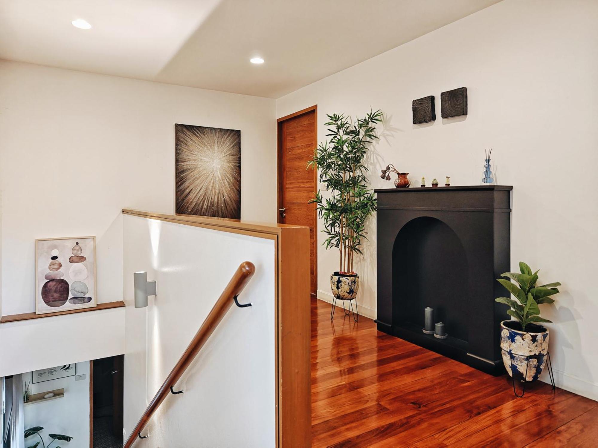 4br Modern Art With Free Wi-fi Netflix Vinyl