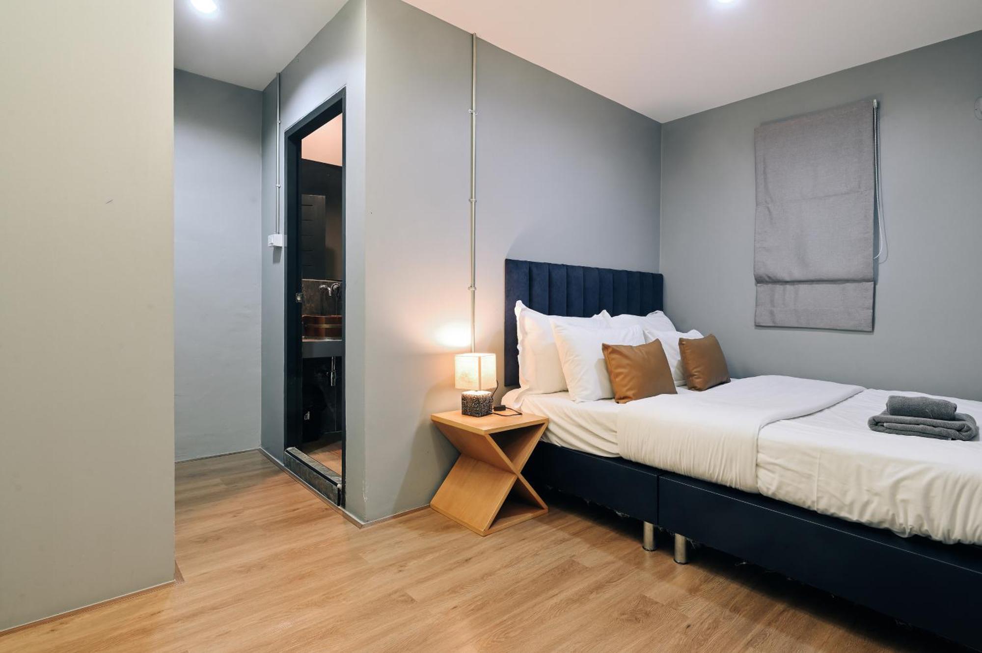 Castle Black Hostel *