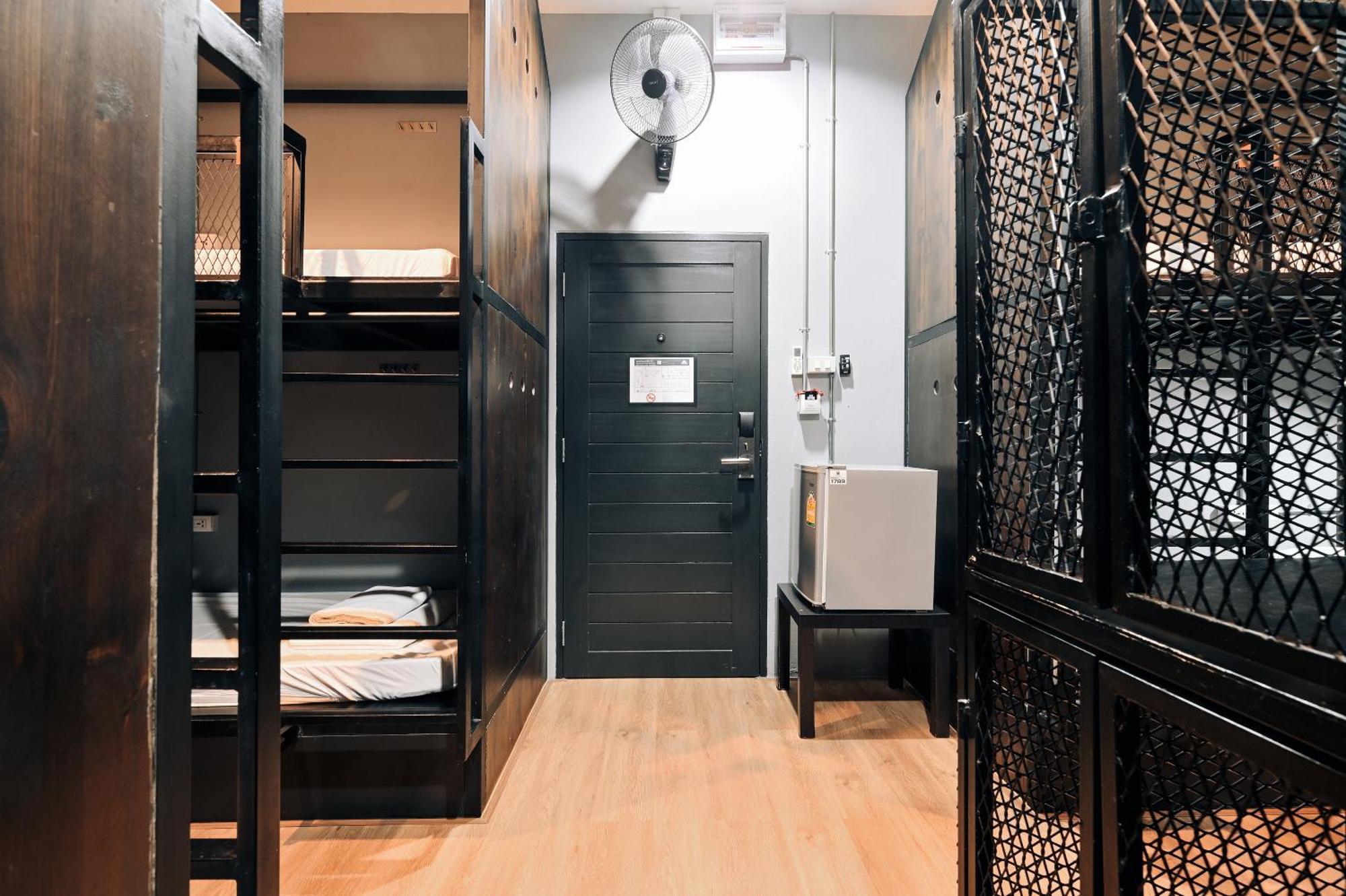 Castle Black Hostel *