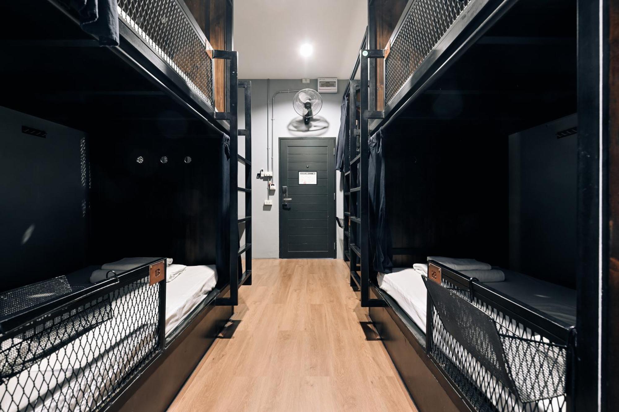 Castle Black Hostel *
