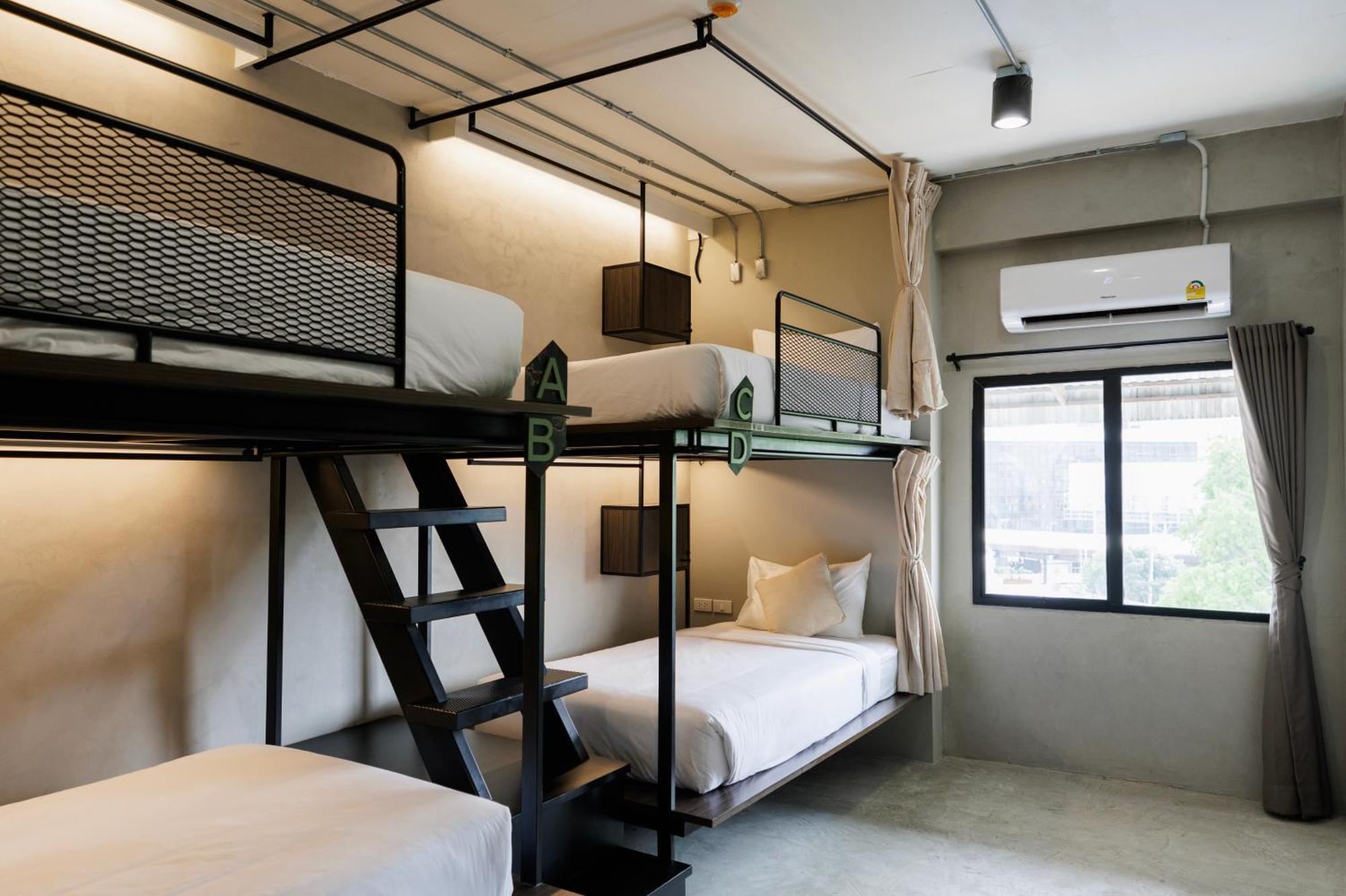 Hostel C'house *