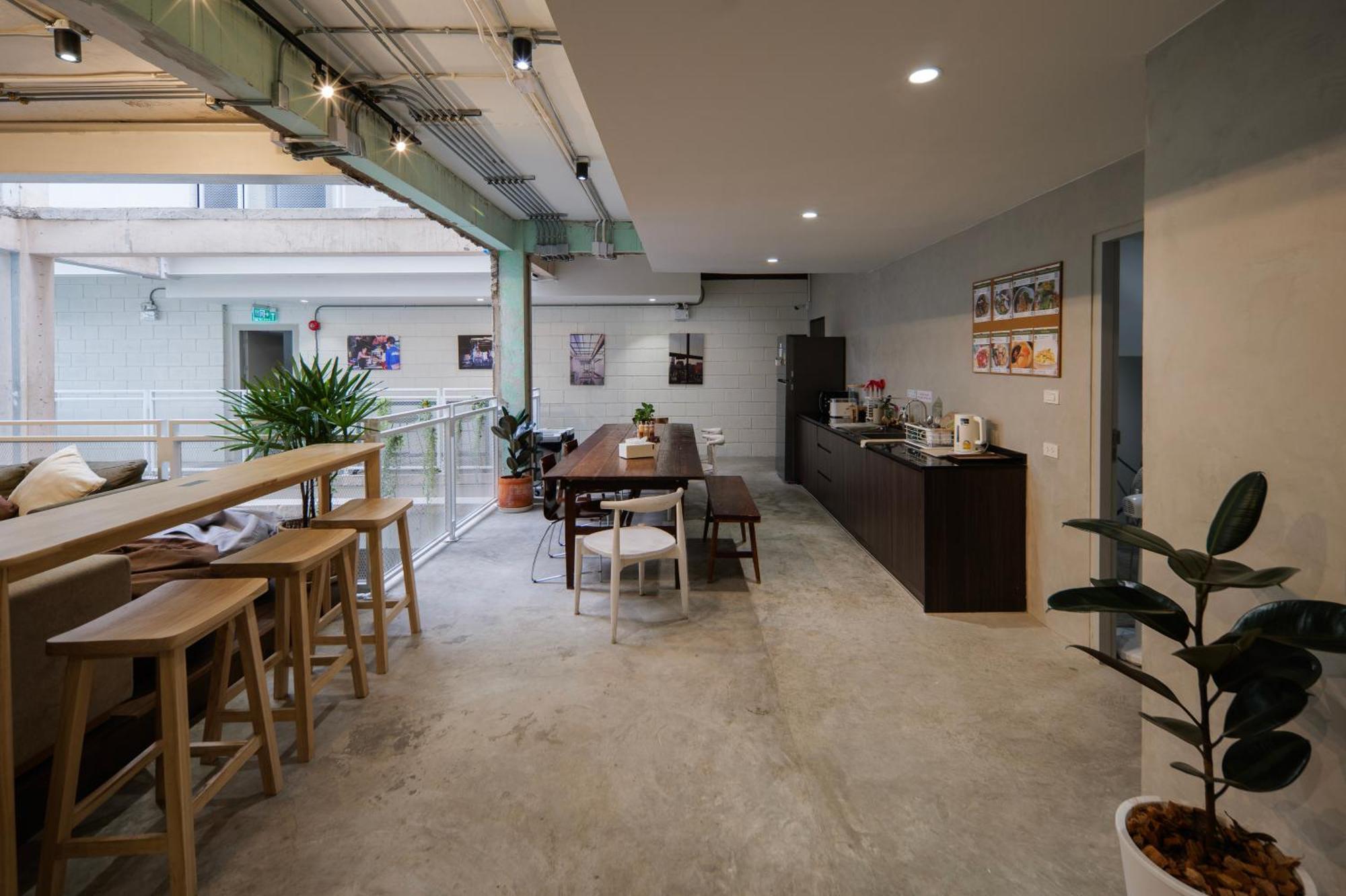 C'house Hostel