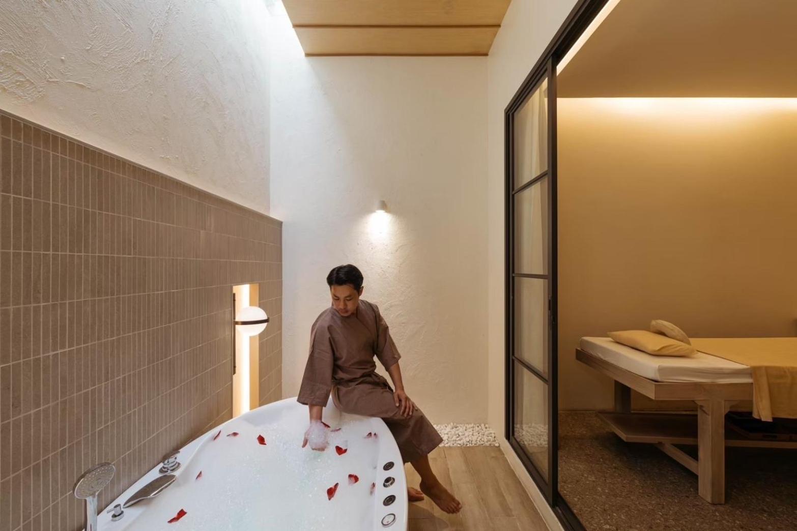 Hotel Icon Narindra An Expansive And Elegant With A Complimentary Minibar Service Bangkok