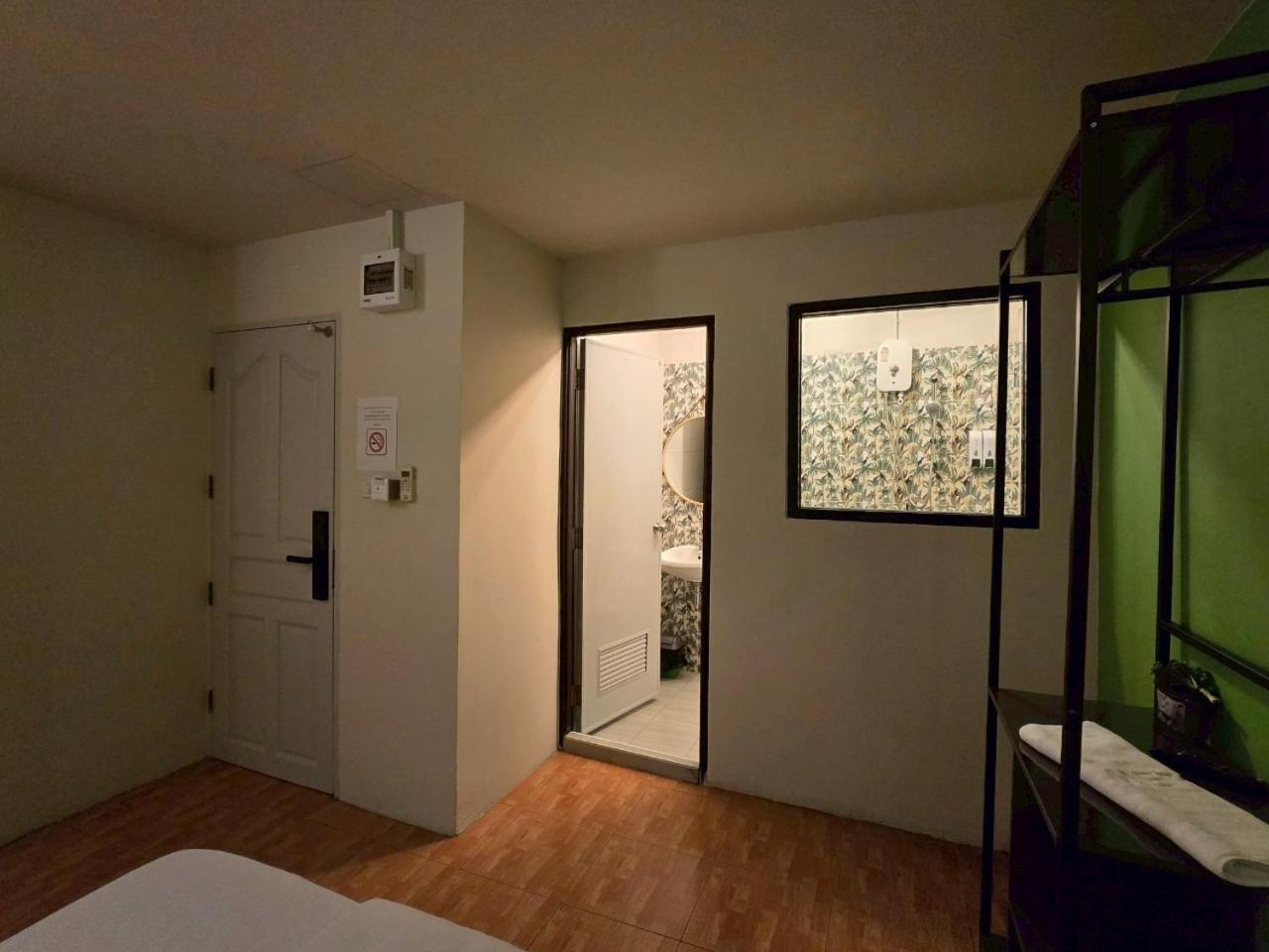 Lhong Krung Hostel *