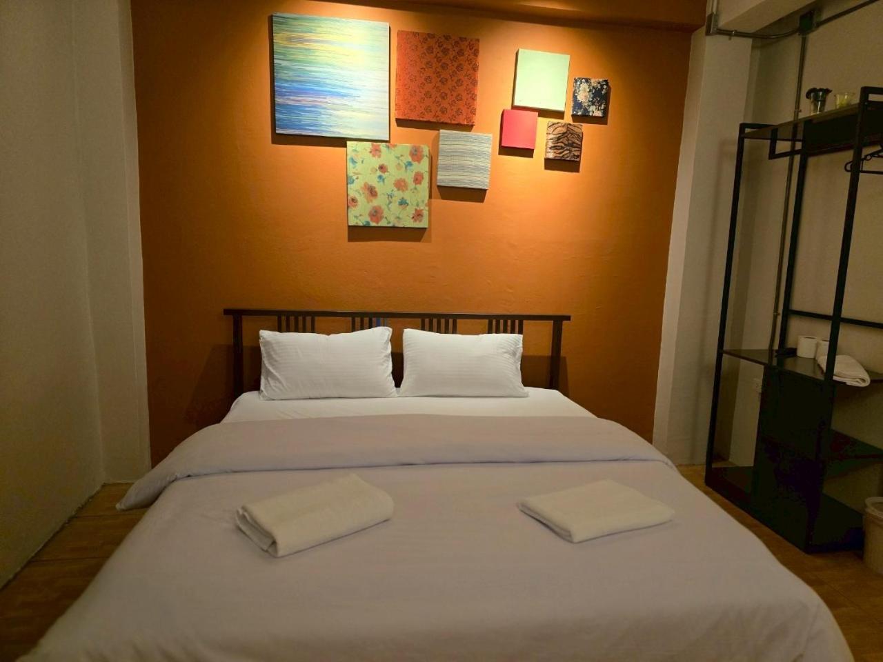 Hostel Lhong Krung *
