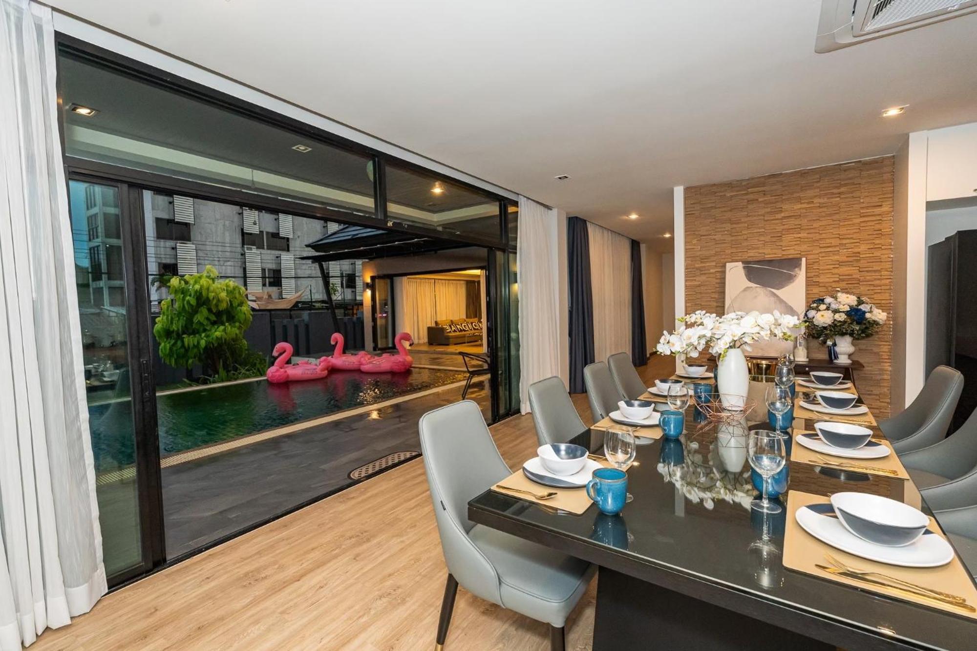 Luxury Pool 77 *