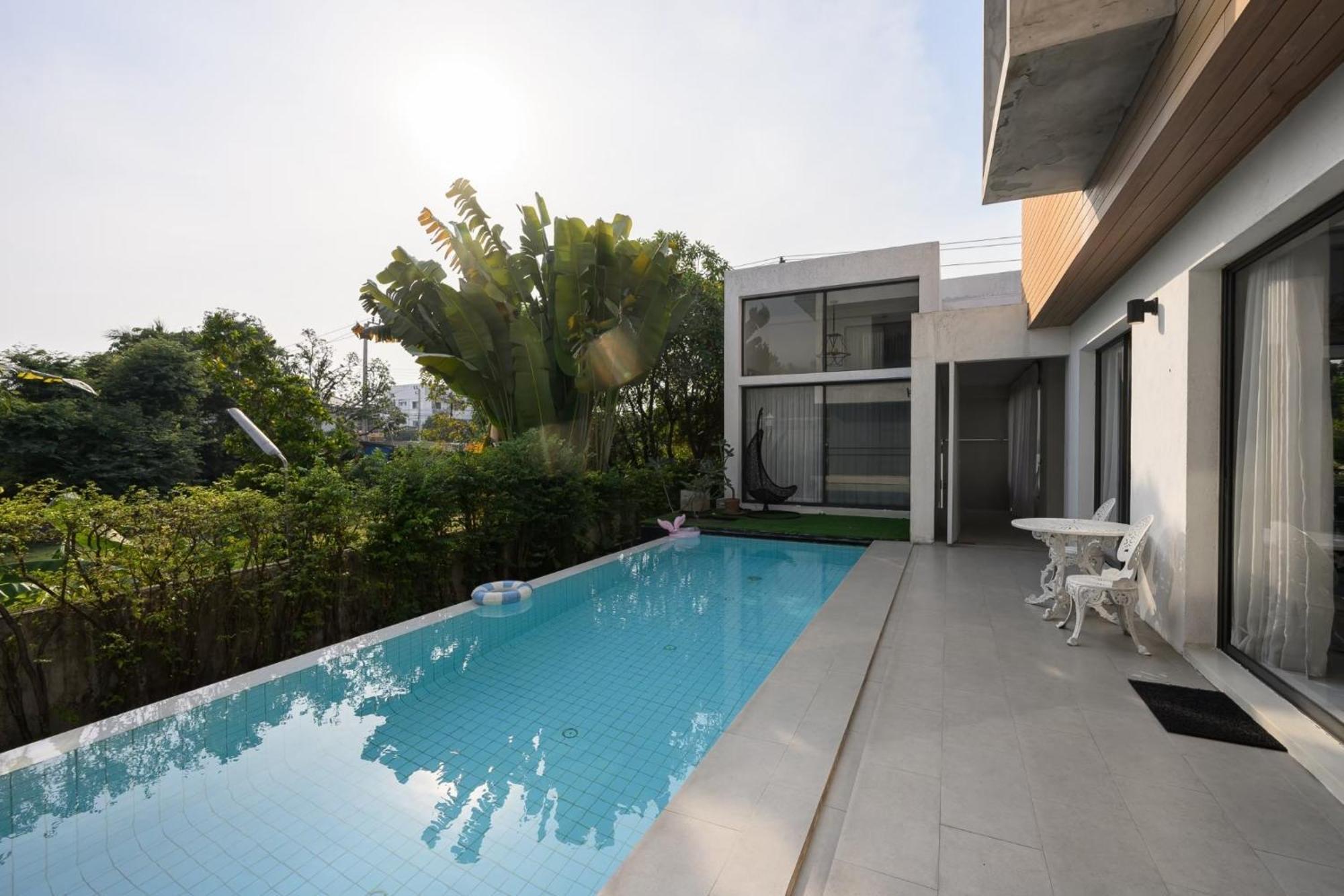 Pool 107b * Bangkok