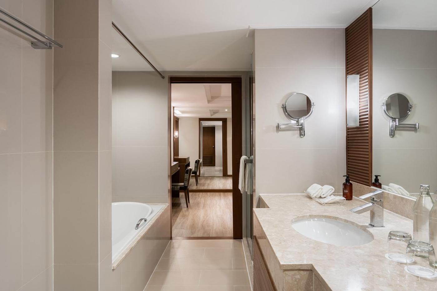 Dusit Princess Srinakarin Hotel 4*