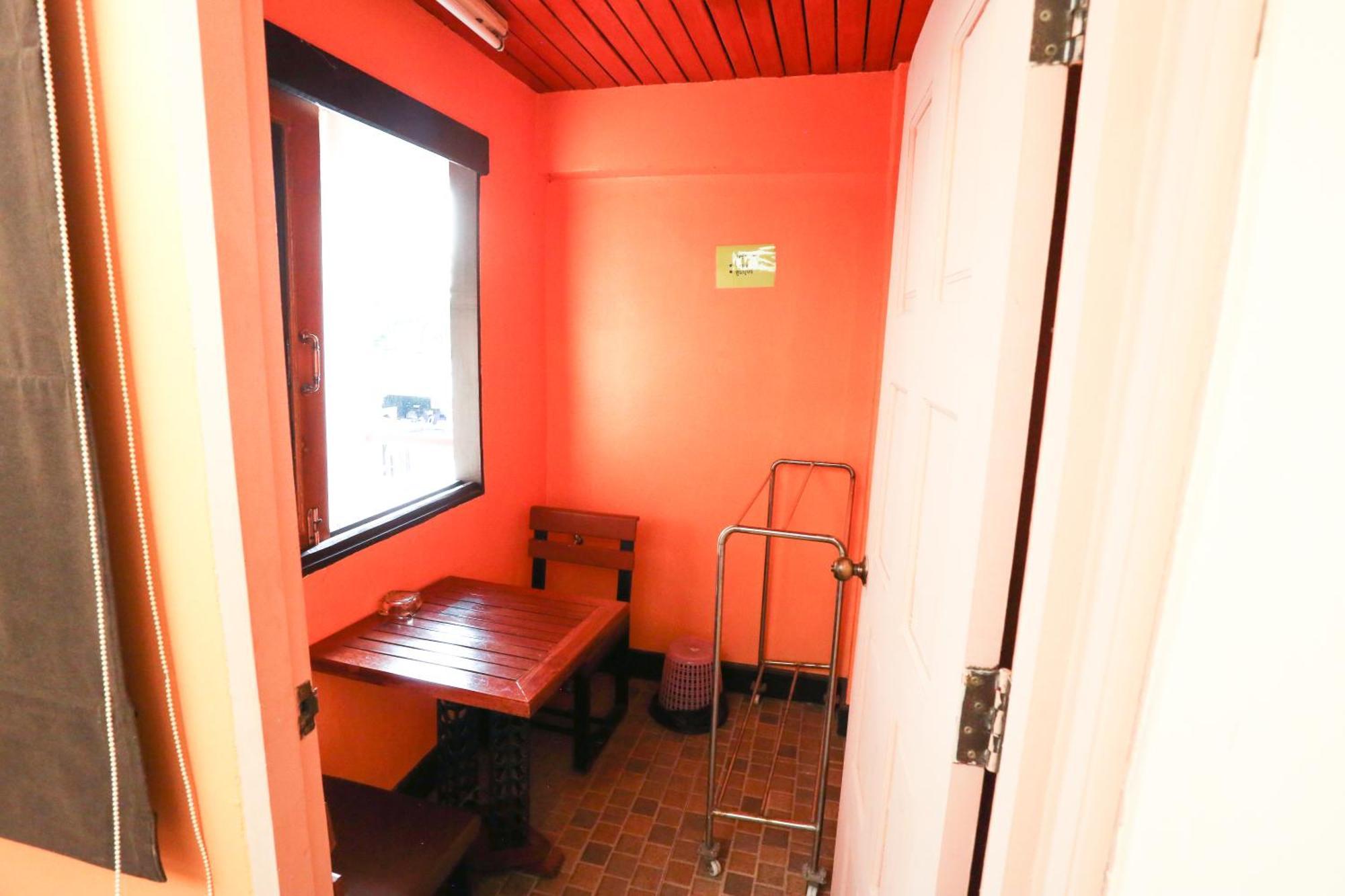 Pjr Chateau Hostel Bangkok