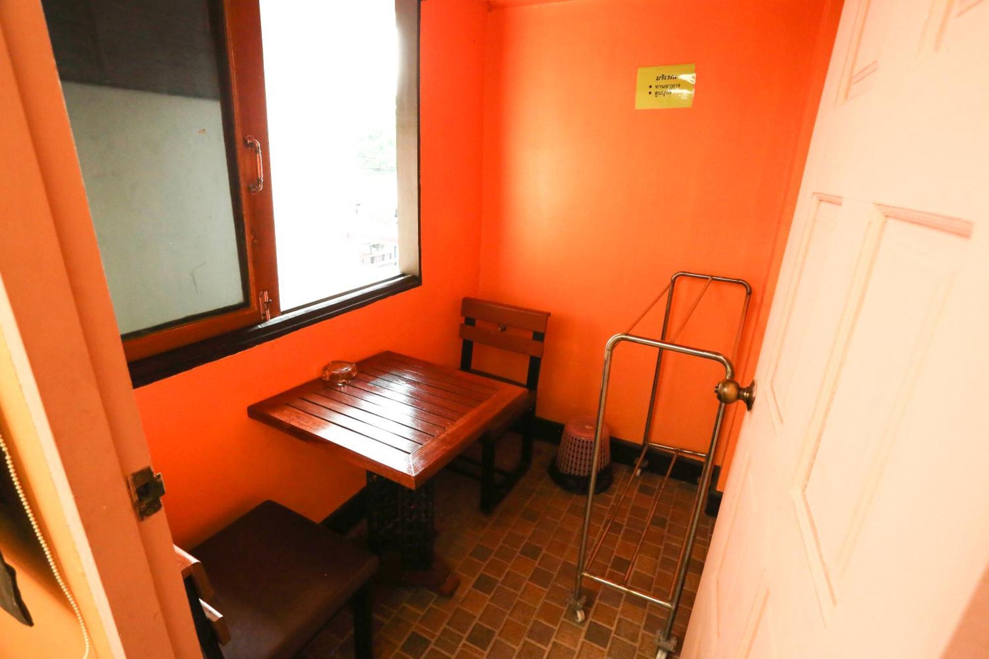 Pjr Chateau Hostel Bangkok