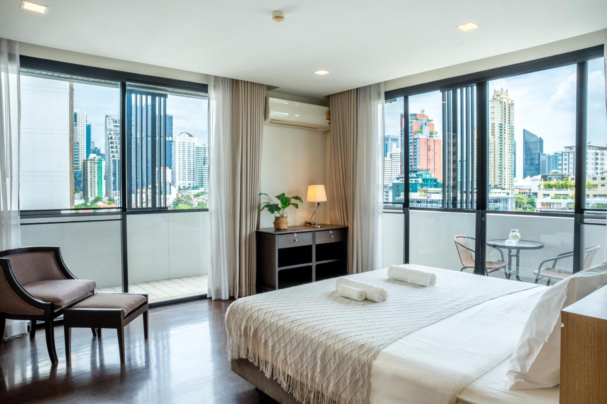 Spacious Sukhumvit Ment Near Emsphere Bts Phrom Phong Apartment