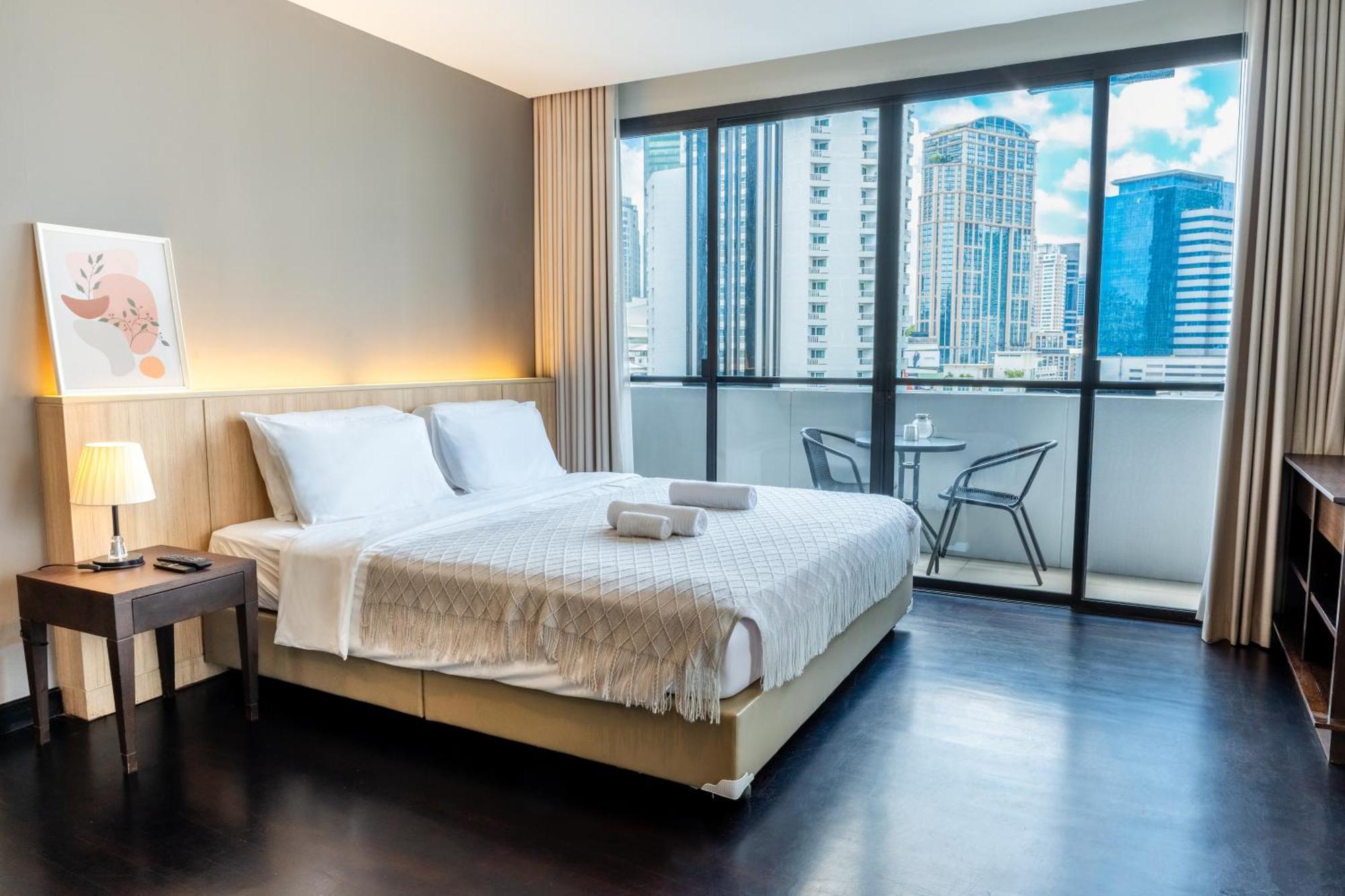 Spacious Sukhumvit Ment Near Emsphere Bts Phrom Phong Apartment Bangkok