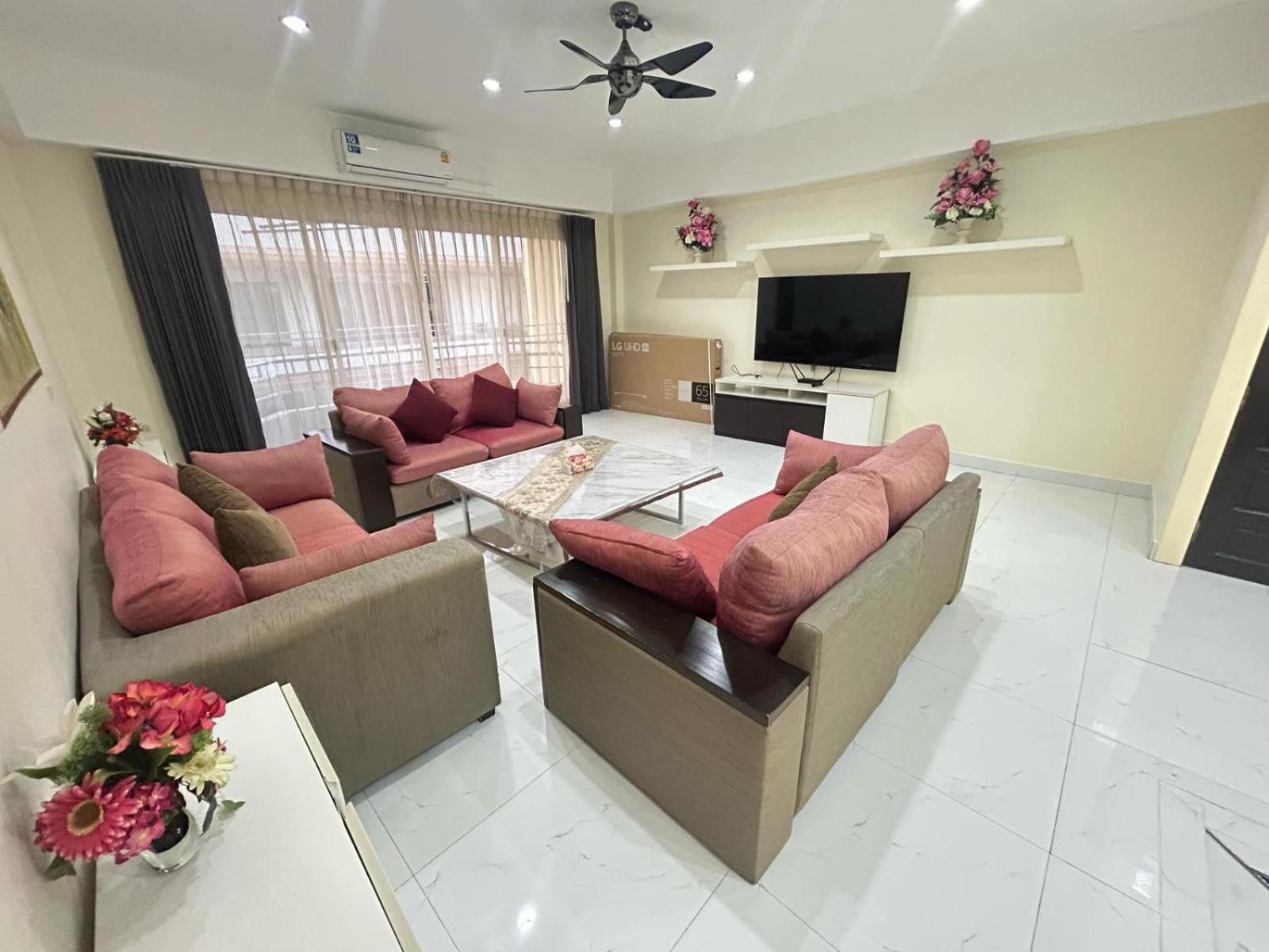 New 3 Bedroom Duplex - Bts Phra Khanong *