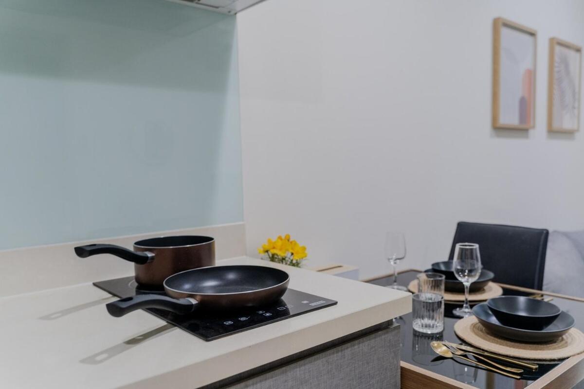 5 Star Sukhumvit Infinity Pool Gym Sauna Apartment