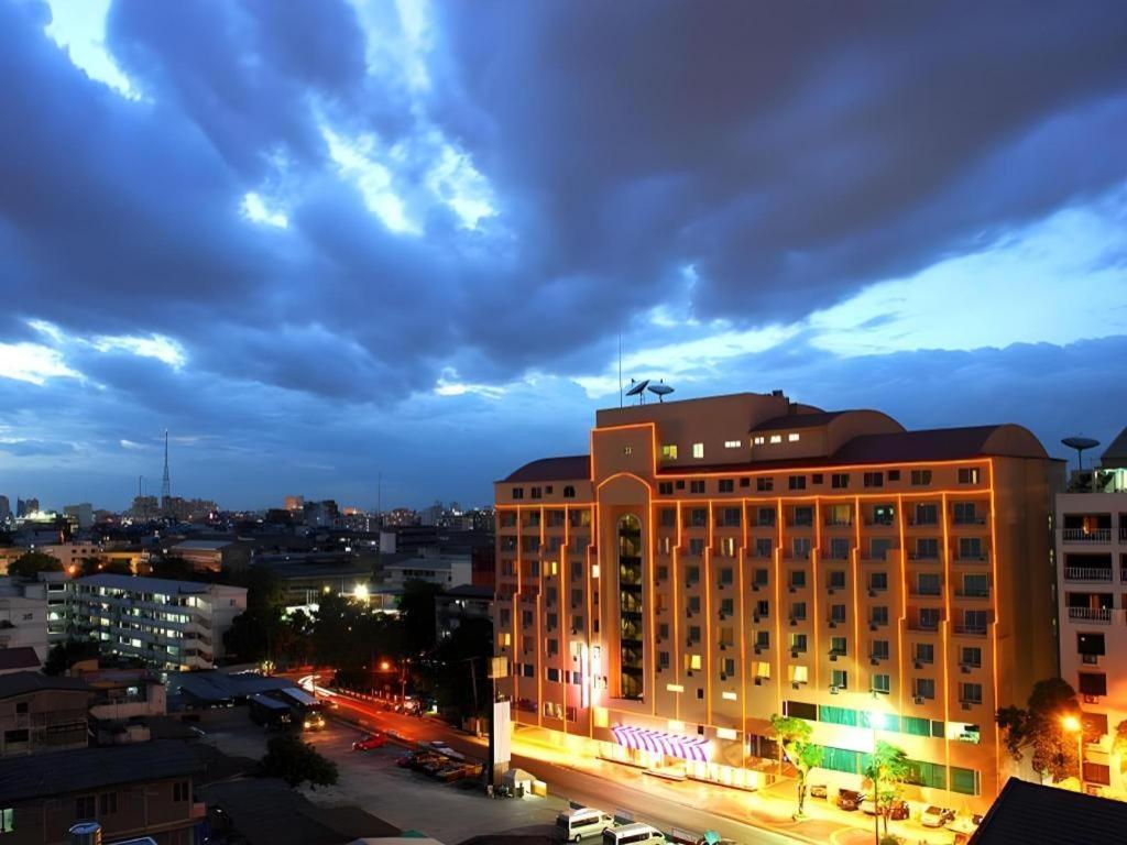 Hip Hotel
