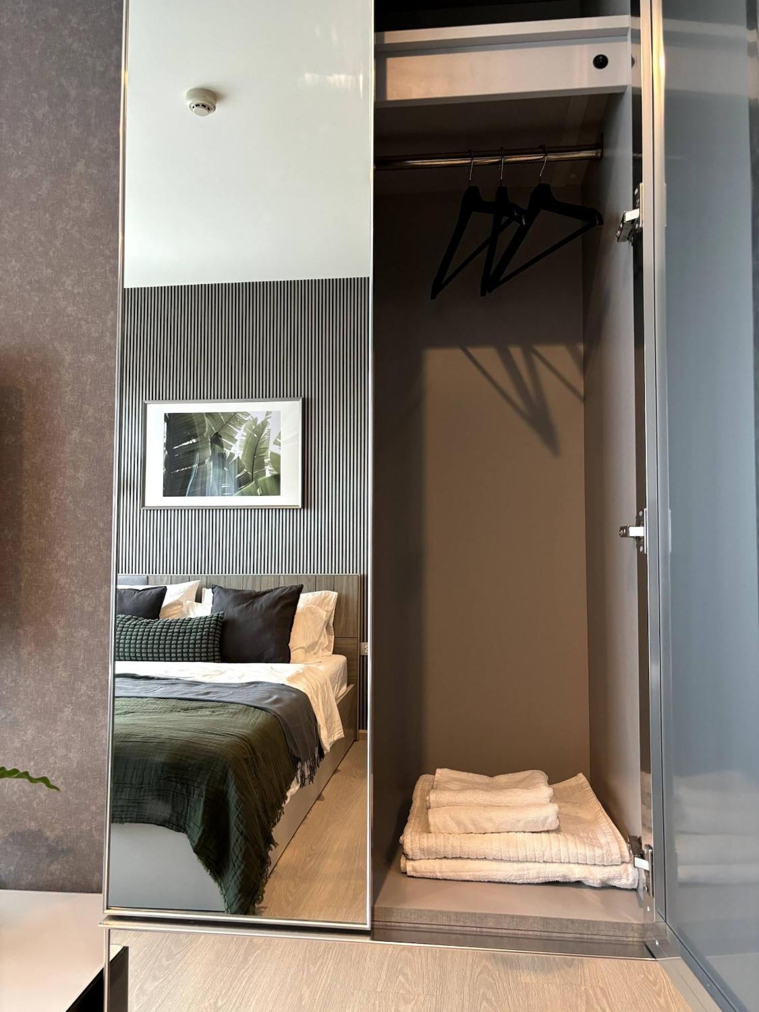 Apartment Oasis: 5 Min To Metro, Pool & Gym, Essentials Bangkok