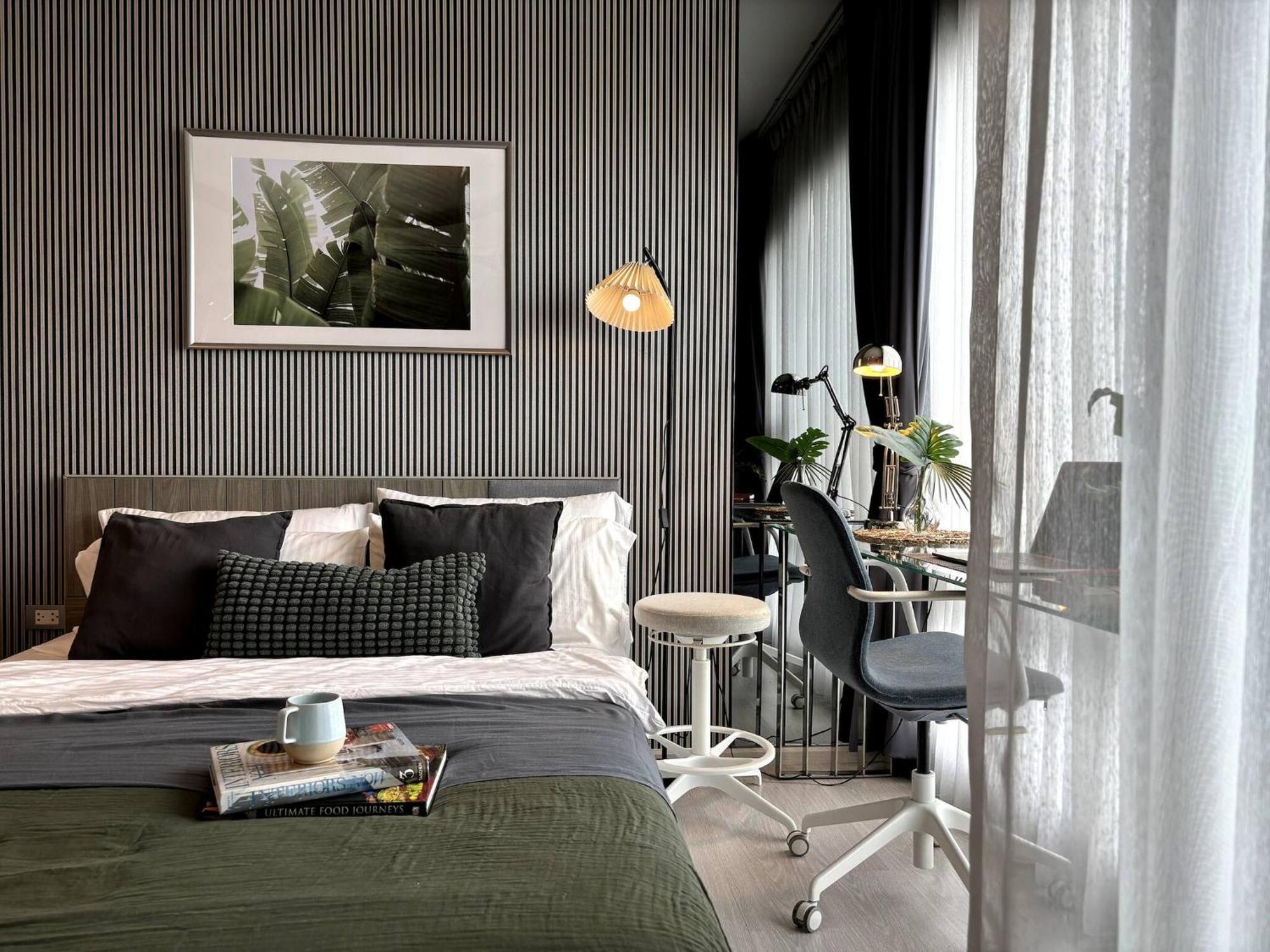 Oasis: 5 Min To Metro, Pool & Gym, Essentials Apartment Bangkok