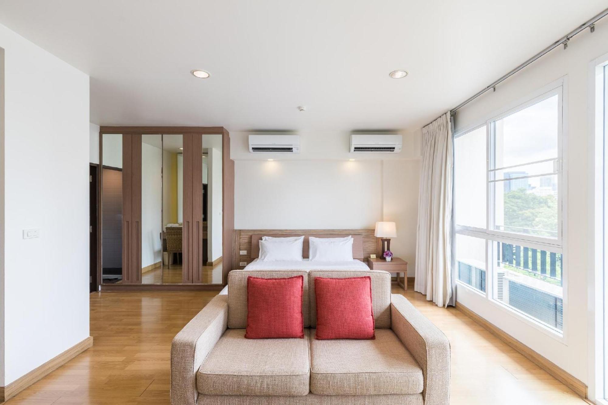 Patio Bts Sanam Pao Aparthotel Bangkok