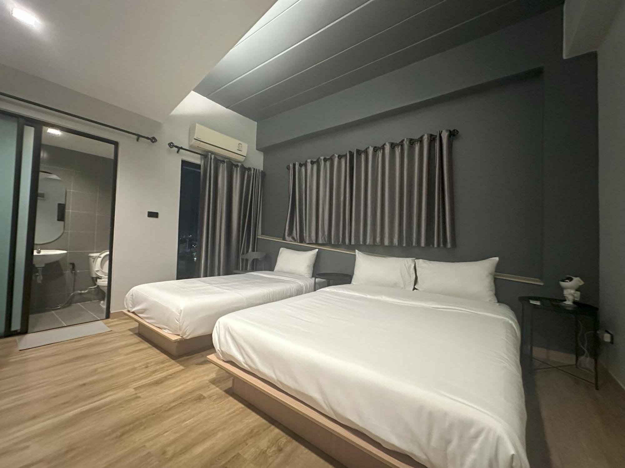 Bed-room At Suvarnabhumi Airport - Newly Renovated Hotel Bangkok