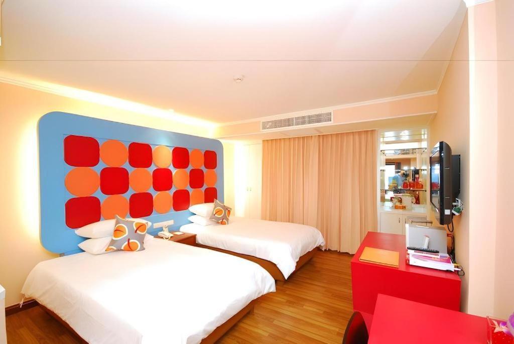 Hip Hotel