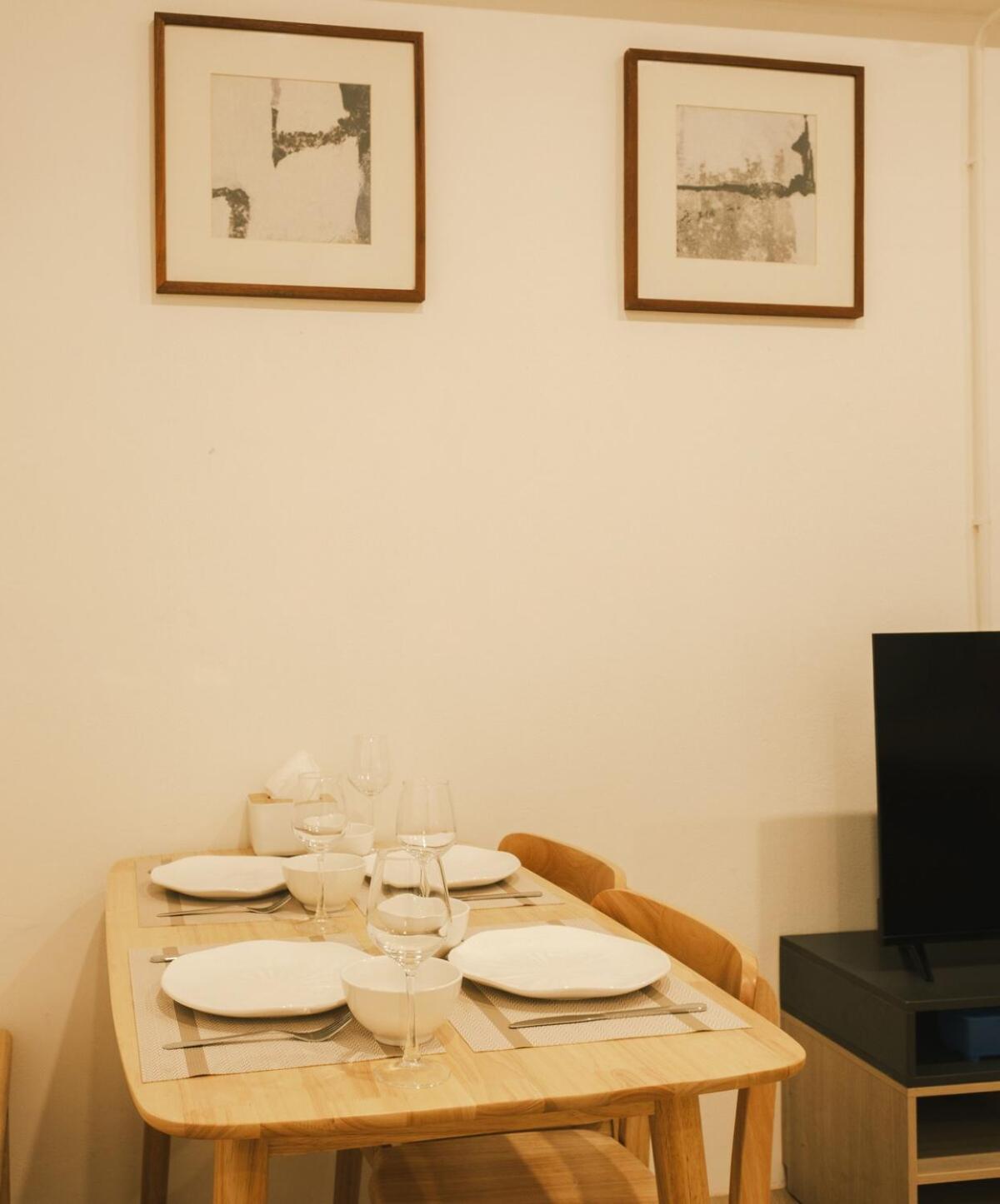 Center Newly Renovate 2br King Size Bed Apartment *