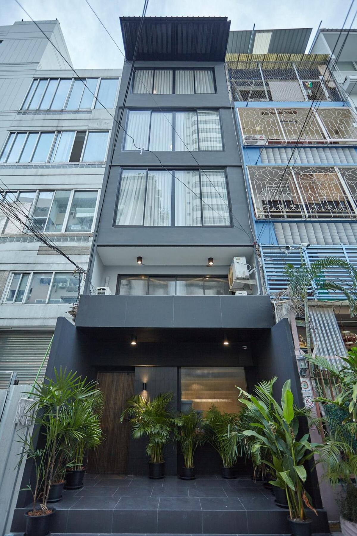 Stylish In Prime Sukhumvit-next To Bts Nana Apartment *