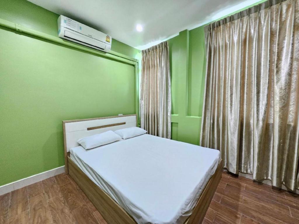 Baanpin Hostel *