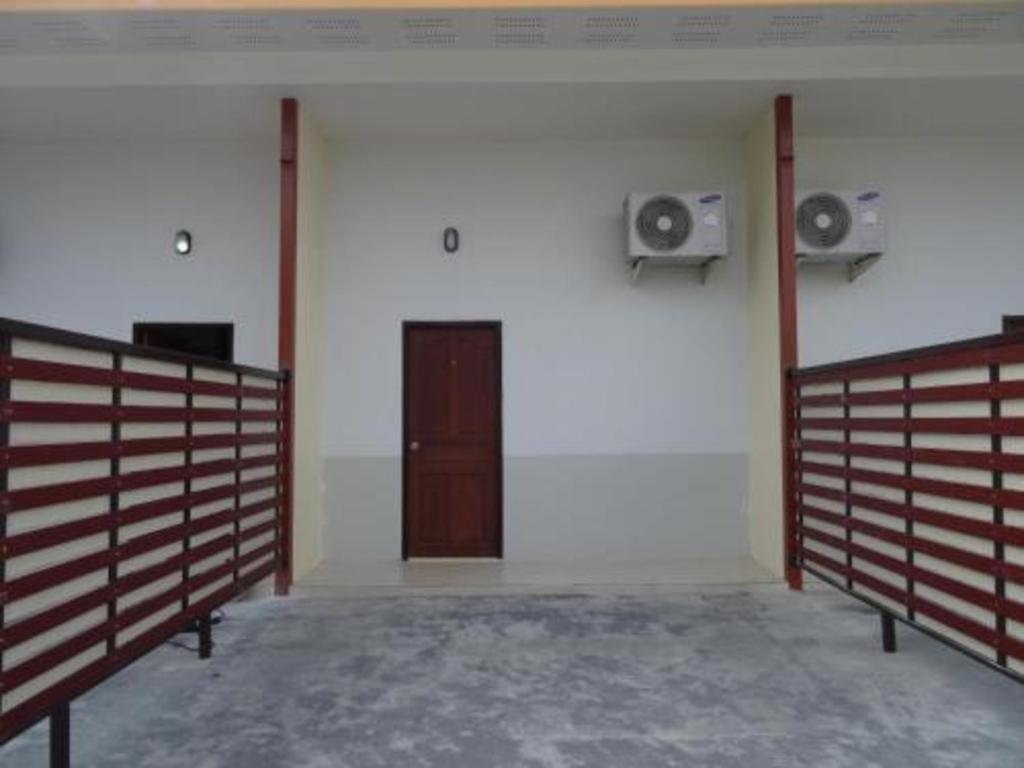 Friends House 3*