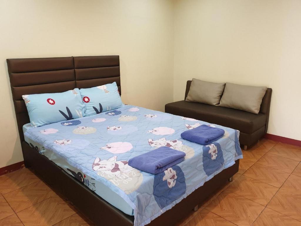 Friends House 3*