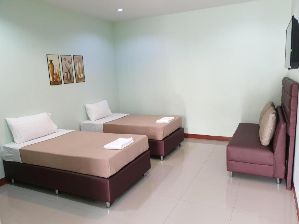 Friends House Resort 3*