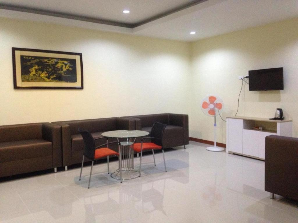 Friends House Resort 3*