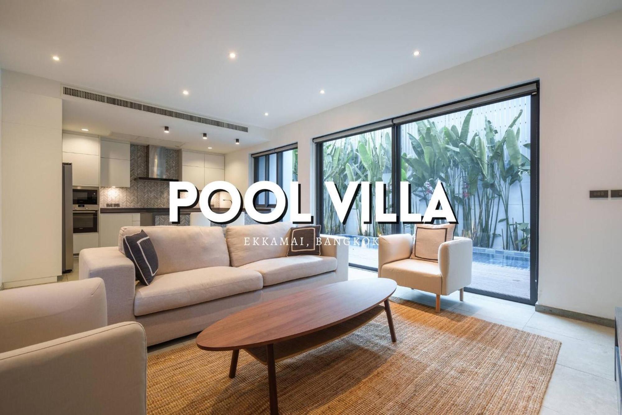 Monochromedesignerpool Villa