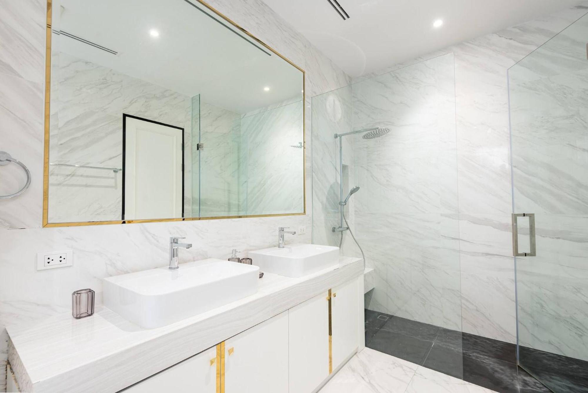 Stylish 7beds Poolhouse With Cinema Lift - 2min To Bts