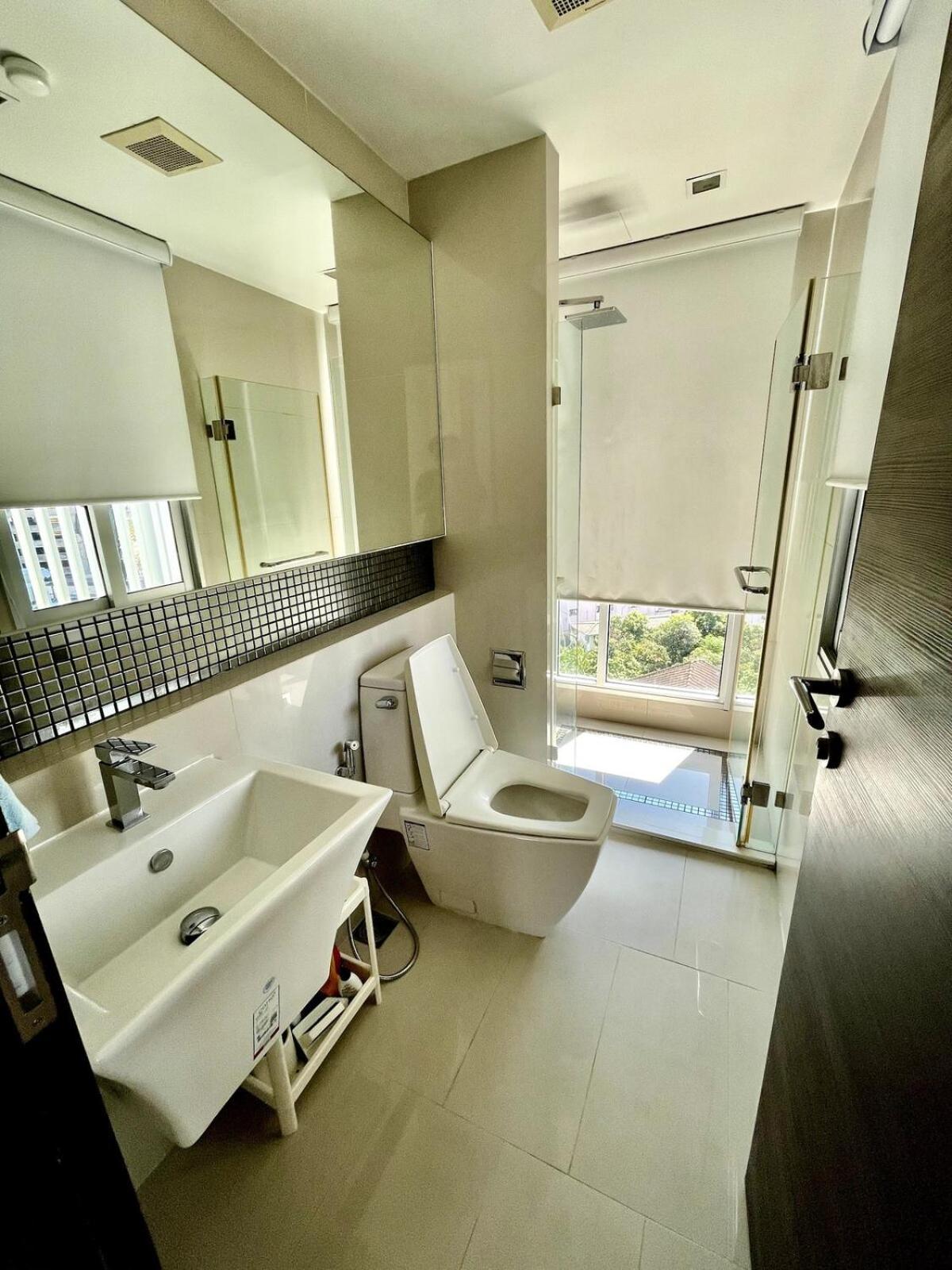 Condo, 3-min Walk To Bts, Sky Pool, Gym, Wifi, Self Check-in At Pickup Point * Bangkok