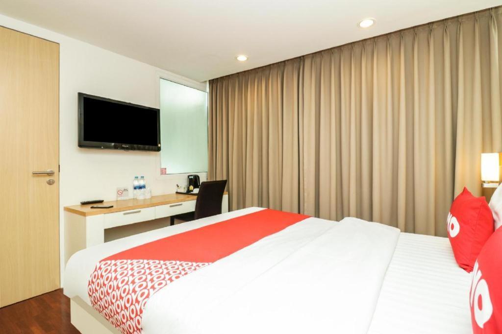 Oyo 225 Premier Place Hotel 2*