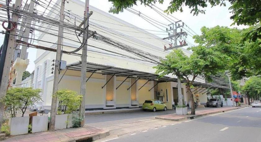 Oyo 1002 Pinklao Hotel