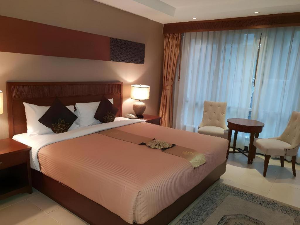 Hotel De Arni 3*